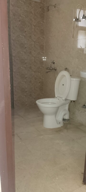 Bathroom in 3 BHK Apartment at Omaxe R2, Gomti Nagar – for Rent