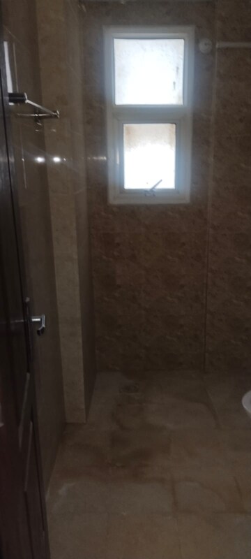 Building Lobby in 3 BHK Apartment at Omaxe R2, Gomti Nagar – for Rent