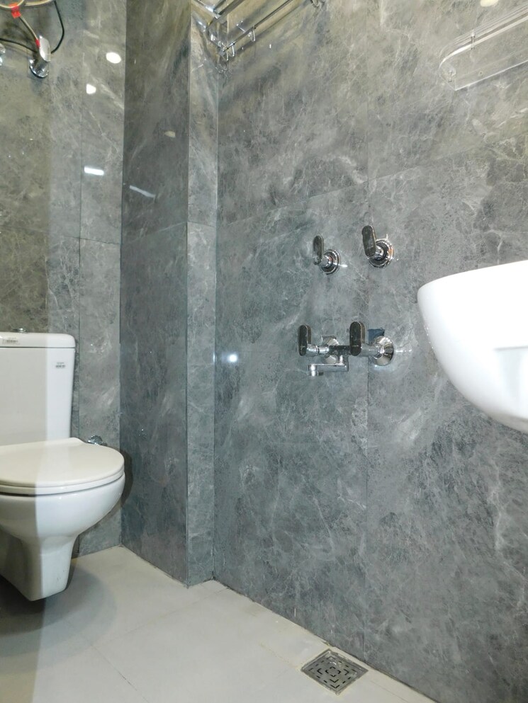 Bathroom, kingson-green-villa-phase-2 2.5 Bedroom 1399 Sq.Ft. Apartment In Panchsheel Green Greater Noida 9004279