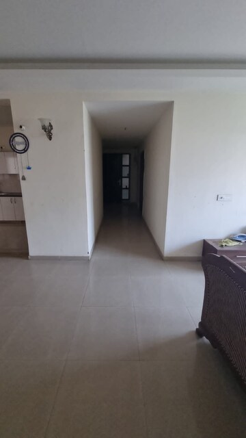 Room in 3 BHK Apartment at Omaxe New Heights, Sector 78 – for Rent