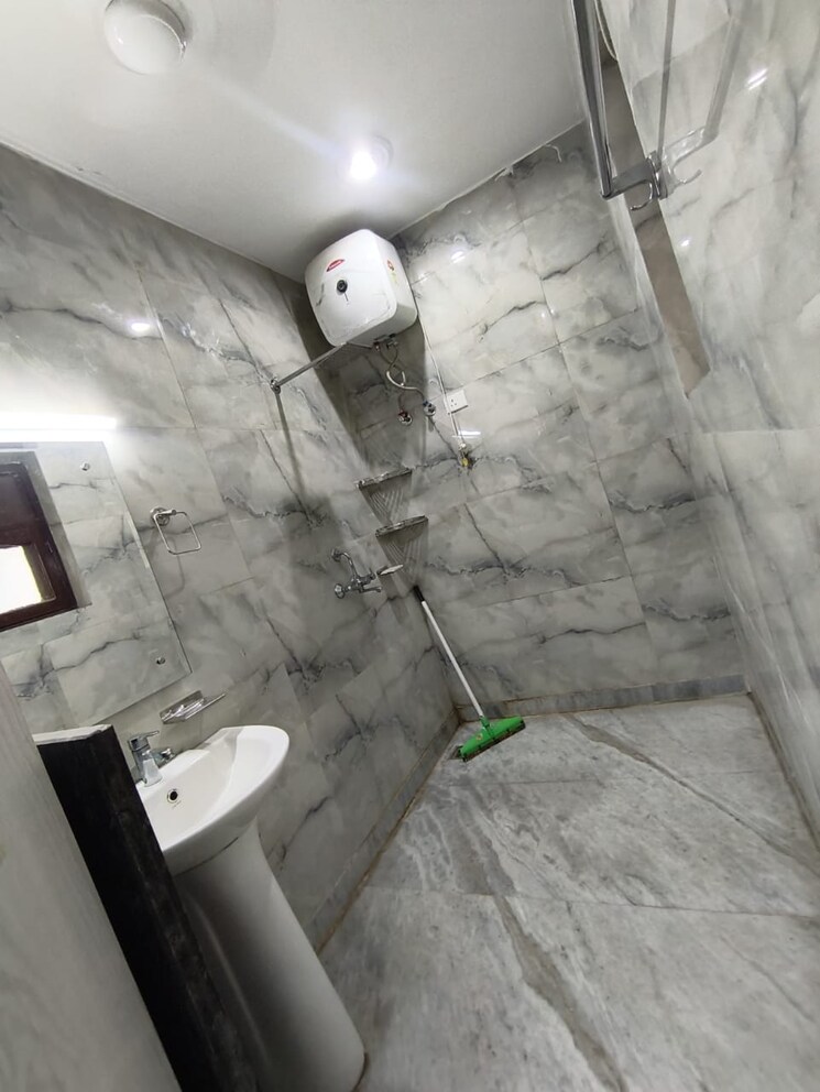 Bathroom, chattarpur 2 Bedroom 1230 Sq.Ft. Builder Floor In Chattarpur Delhi 9004280