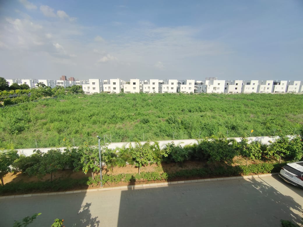 4 BHK + Pooja Room,Servant Room,Study Room,Extra Room Villa For Sale in Hallmark County