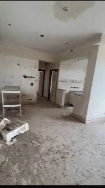 Bathroom in 5 BHK Apartment at Amrapali Platinum, Sector 119 – for Sale