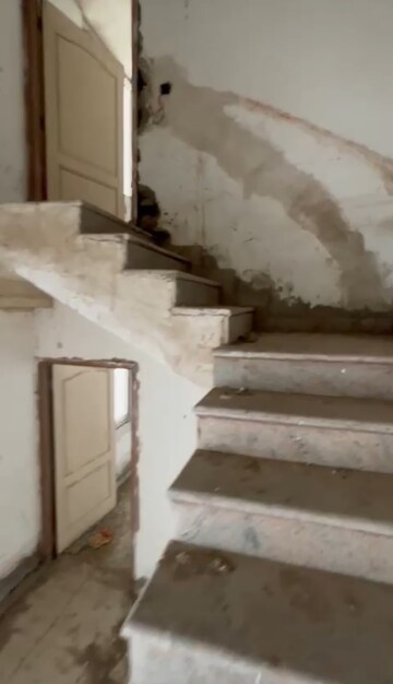 Staircase in 5 BHK Apartment at Amrapali Platinum, Sector 119 – for Sale