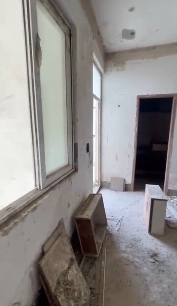 Bathroom in 5 BHK Apartment at Amrapali Platinum, Sector 119 – for Sale