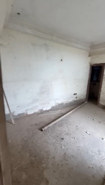 Room in 5 BHK Apartment at Amrapali Platinum, Sector 119 – for Sale