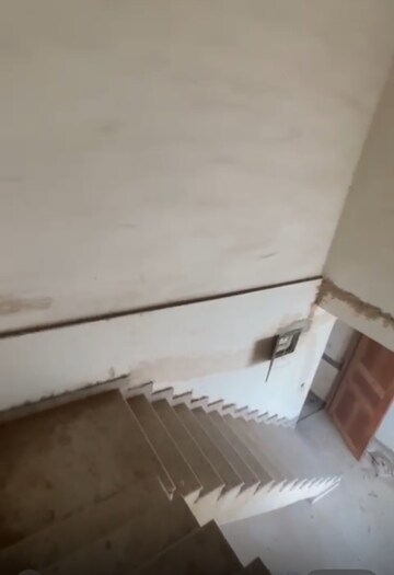 Furnished Amenities in 5 BHK Apartment at Amrapali Platinum, Sector 119 – for Sale