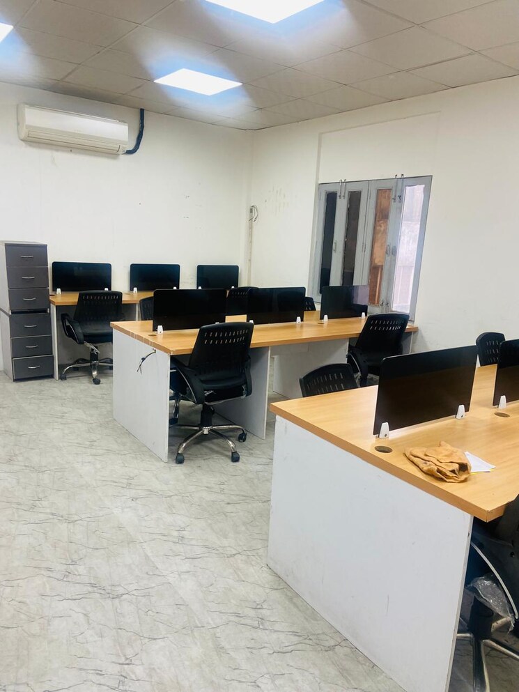 Team Area, sector 16 Commercial Office Space 850 Sq.Ft. In Sector 16 Noida 9004616