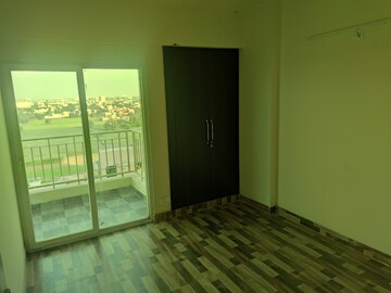 Room in 2 BHK Apartment at Migsun Roof, Raj Nagar Extension – for Rent