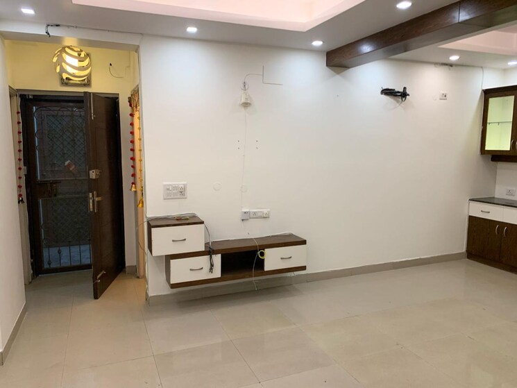 Room, sector 46 3 Bedroom 1350 Sq.Ft. Apartment In Sector 46 Noida 9004778