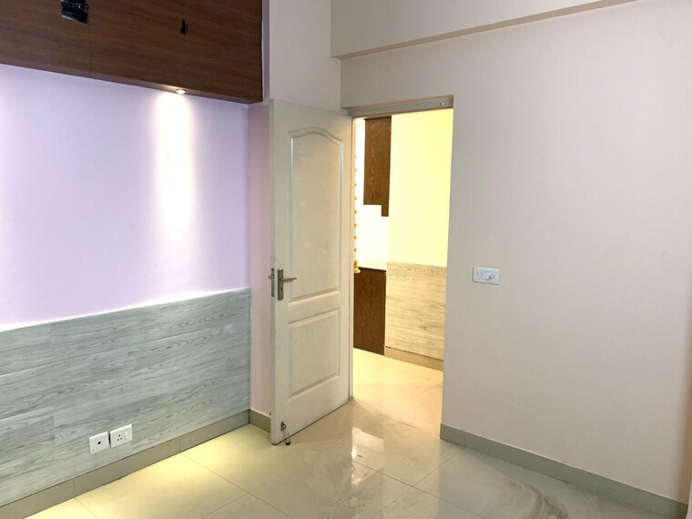 Room, sector 46 3 Bedroom 1350 Sq.Ft. Apartment In Sector 46 Noida 9004778