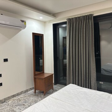 Room in 3.5 BHK Builder Floor at Sector 23 – for Rent