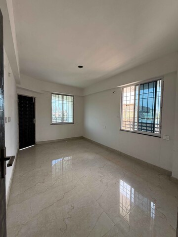 Room in 3 BHK Apartment at Kidwaipuri – for Sale