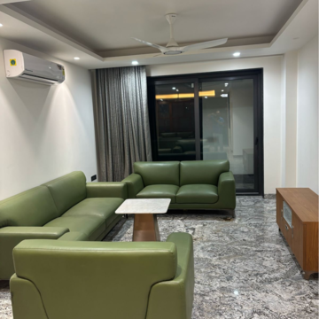 Living Room in 3.5 BHK Builder Floor at Sector 23 – for Rent