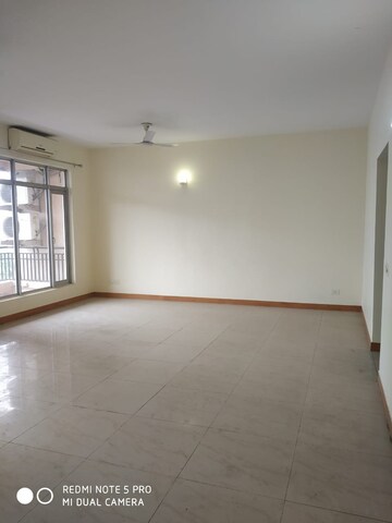 Room in 3.5 BHK Apartment at Central Park II-The Room, Sector 48 – for Sale