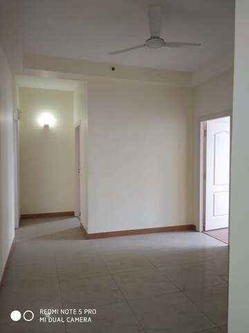 Room in 3.5 BHK Apartment at Central Park II-The Room, Sector 48 – for Sale