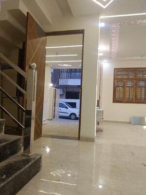 Parking in 3 BHK Villa at Gomti Nagar – for Sale