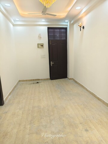 Room in 2 BHK Apartment at Vaishali Sector 6 – for Sale