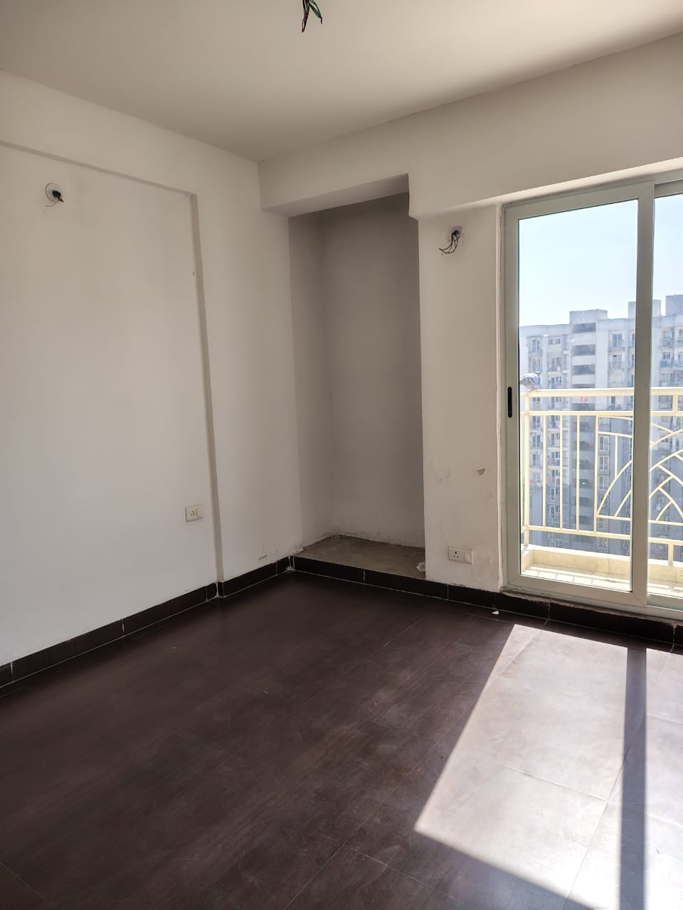 2 BHK Apartment For Sale in Wave City