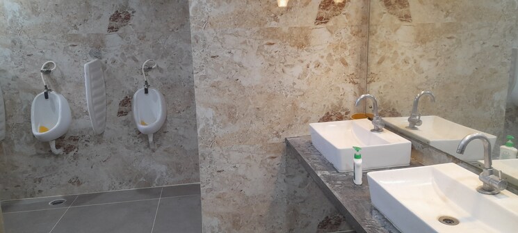 Bathroom, silk board Commercial Office Space in IT/SEZ 7000 Sq.Ft. In Silk Board Bangalore 9004949