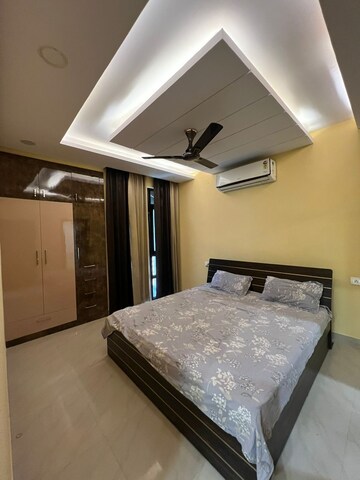 Master Bedroom in 2 BHK Apartment at Gomti Nagar – for Rent