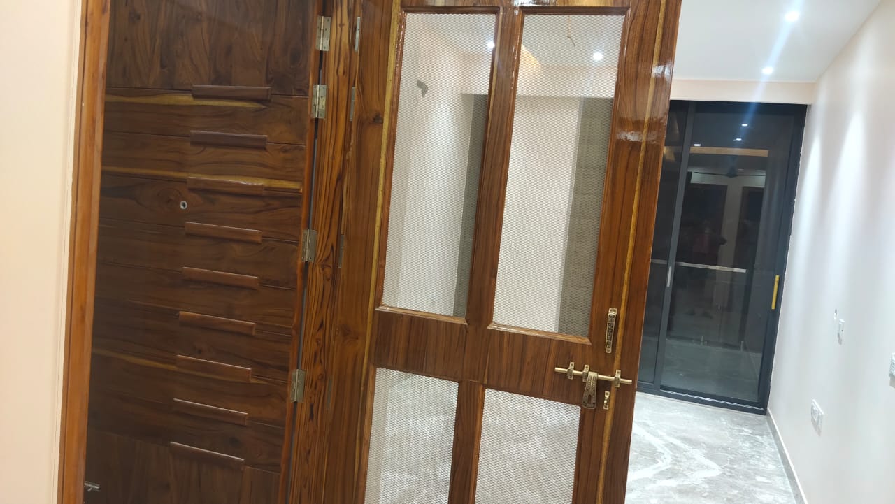 3 BHK + Extra Room Builder Floor For Sale in Sushant Lok II