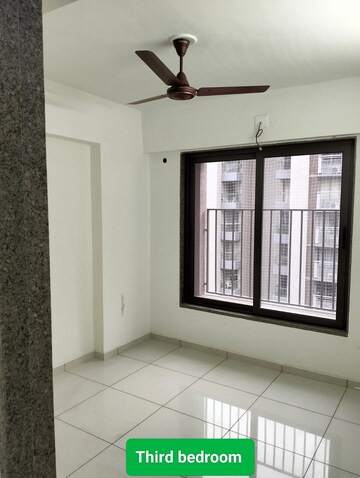 Room in 3 BHK Apartment at Kavisha Atria, Shela – for Rent