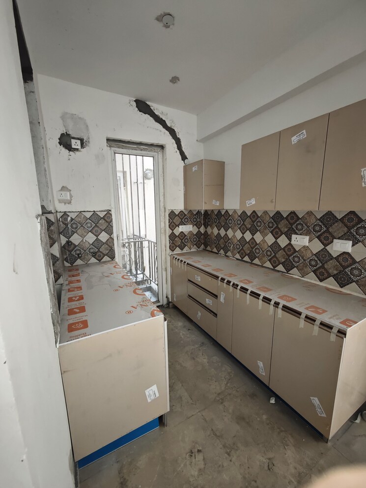 Balcony, signature-global-park-4-and-5 3 Bedroom 1120 Sq.Ft. Apartment In Sohna Sector 36 Gurgaon 9004989