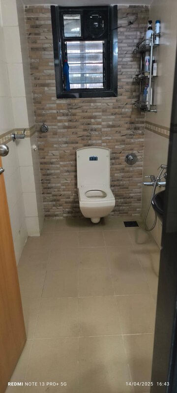 Bathroom in 1 BHK Apartment at Vile Parle West – for Rent