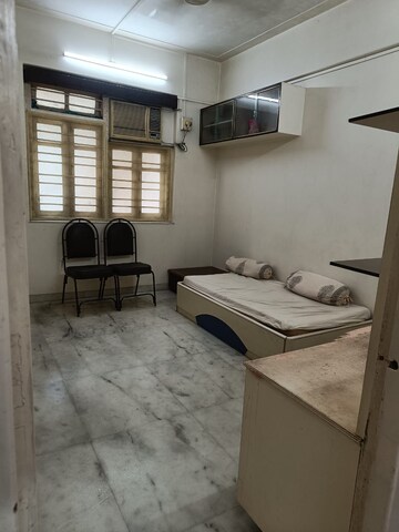 Bedroom in 1 BHK Apartment at Vile Parle West – for Rent