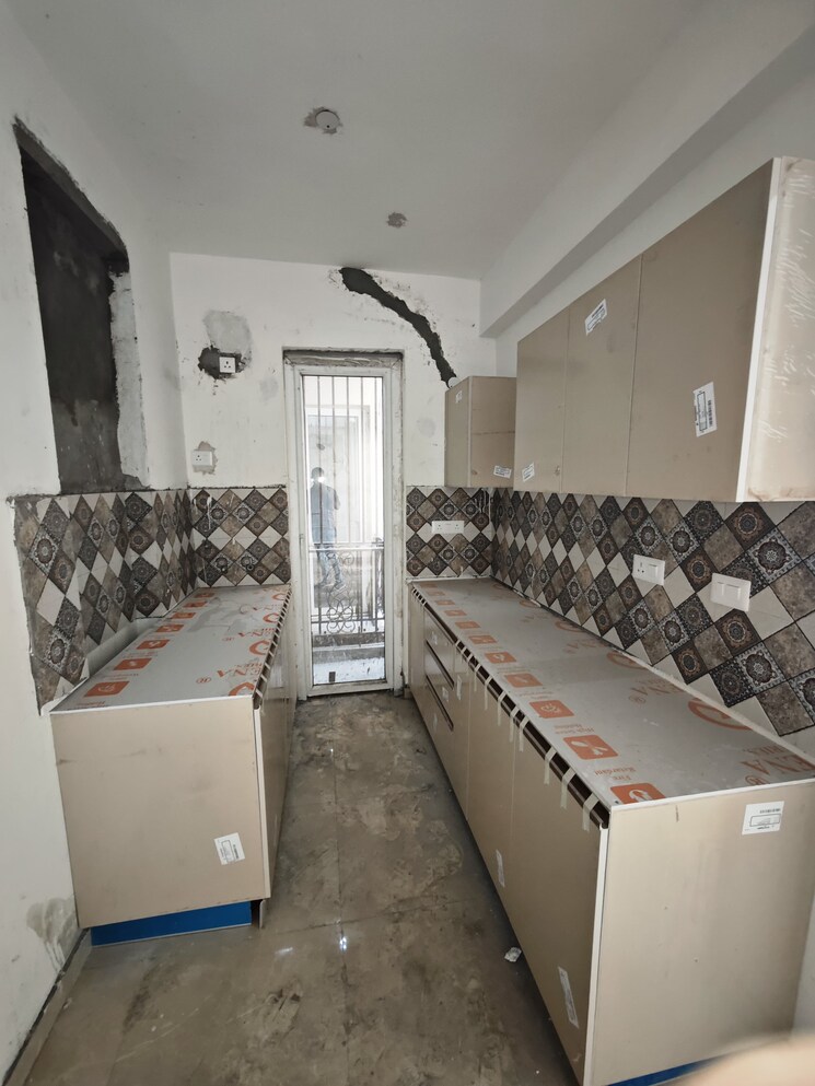 Kitchen, signature-global-park-4-and-5 3 Bedroom 1081 Sq.Ft. Apartment In Sohna Sector 36 Gurgaon 9005023