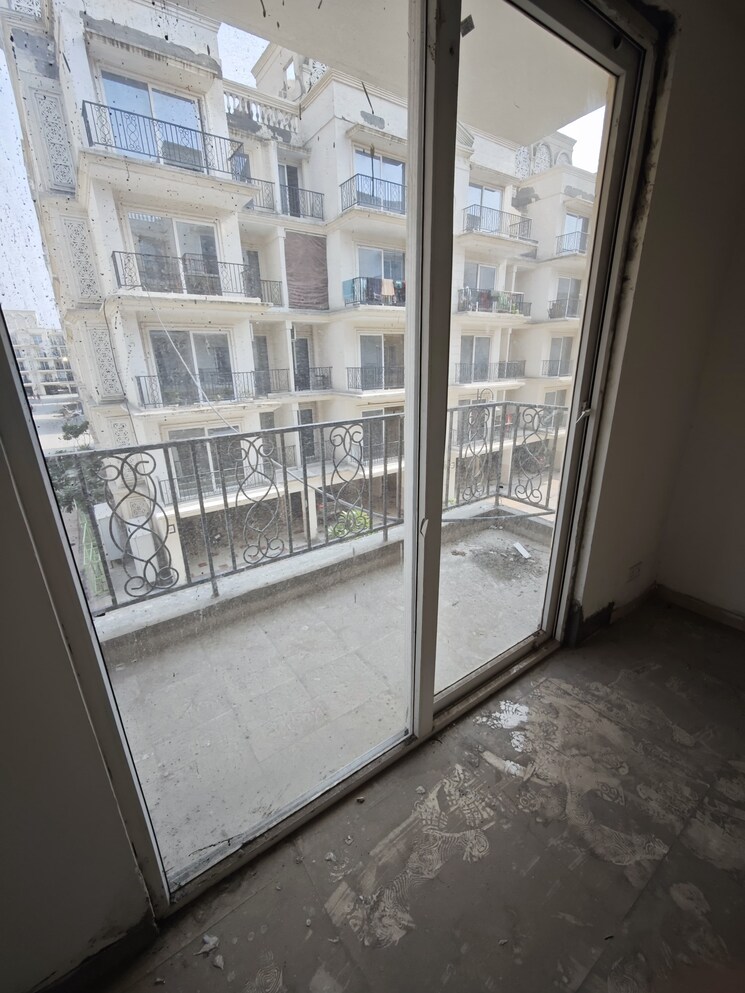 Balcony, signature-global-park-4-and-5 3 Bedroom 1081 Sq.Ft. Apartment In Sohna Sector 36 Gurgaon 9005023