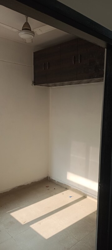Room in 2.5 BHK Apartment at KLJ Greens, Sector 77 – for Sale