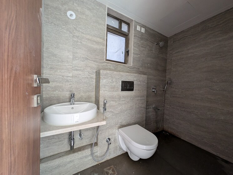 Bathroom, hubtown-seasons 2 Bedroom 755 Sq.Ft. Apartment In Chembur Mumbai 9004942