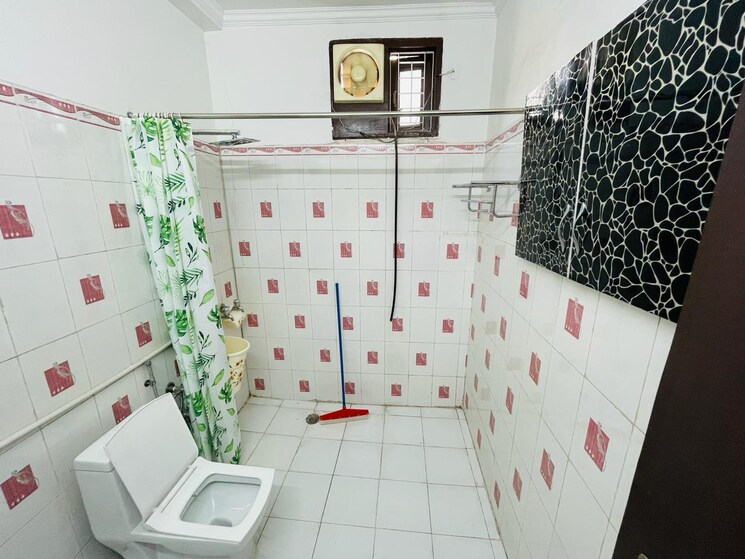 Bathroom, raja-enclave 2.5 Bedroom 1000 Sq.Ft. Apartment In Pitampura Delhi 9005098