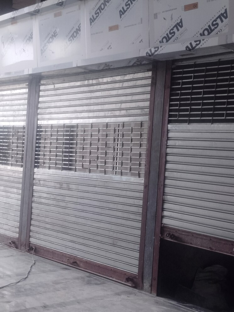 Balcony, ska-arcadia Commercial Shop 350 Sq.Ft. In Wave City Ghaziabad 9005100