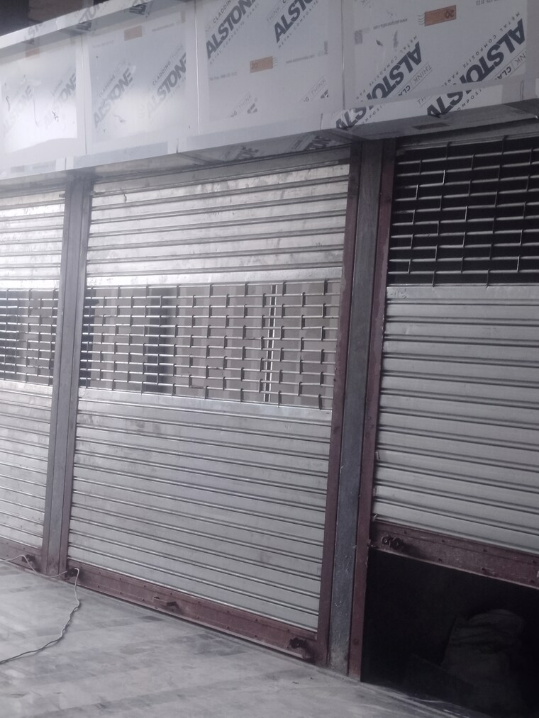 Balcony, ska-arcadia Commercial Shop 350 Sq.Ft. In Wave City Ghaziabad 9005100