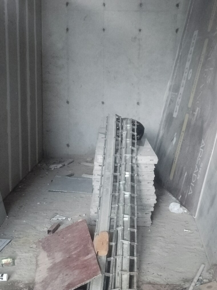 Balcony, ska-arcadia Commercial Shop 350 Sq.Ft. In Wave City Ghaziabad 9005100