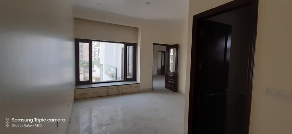 3 BHK + Pooja Room 3000 Sq.Ft. Builder Floor in Tulip Mall