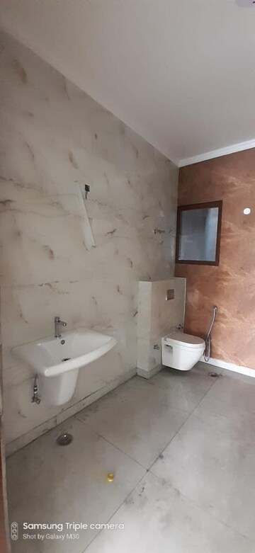 Bathroom in 3 BHK Builder Floor at Tulip Mall, Sector 46 – for Rent