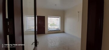 Room in 3 BHK Builder Floor at Tulip Mall, Sector 46 – for Rent