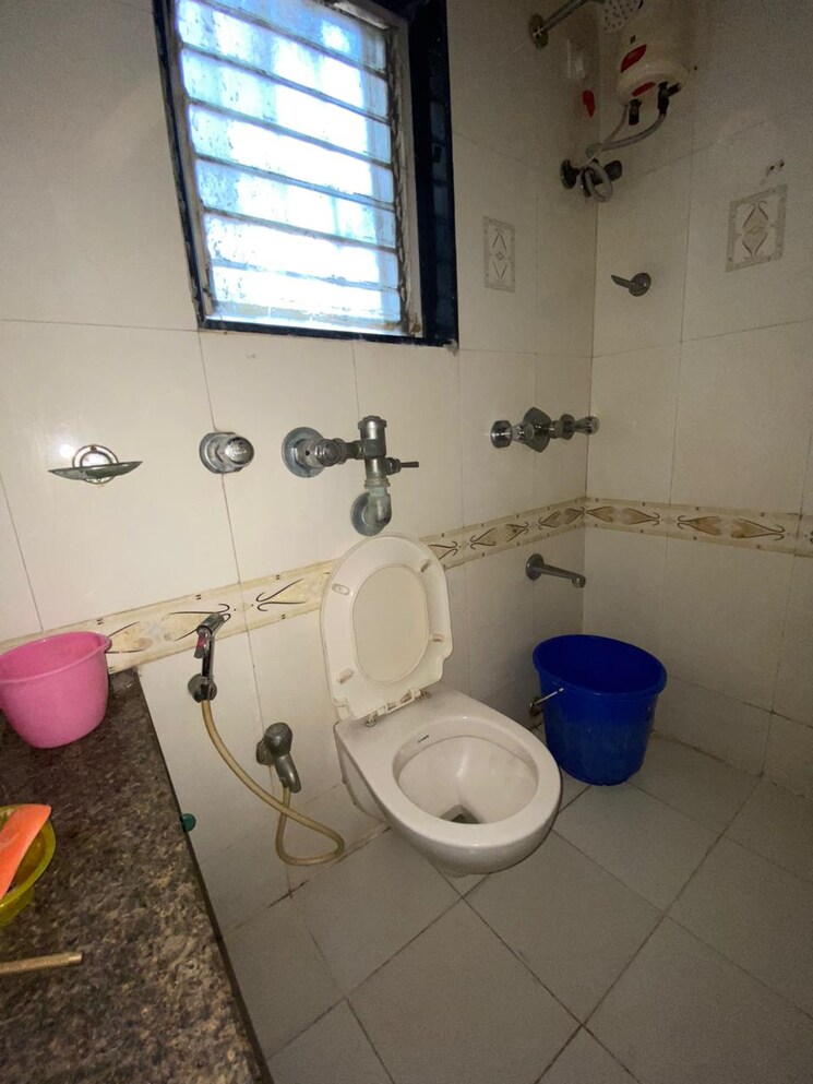 Bathroom, evershine-woods 2 Bedroom 985 Sq.Ft. Apartment In Mira Road Thane 9005119