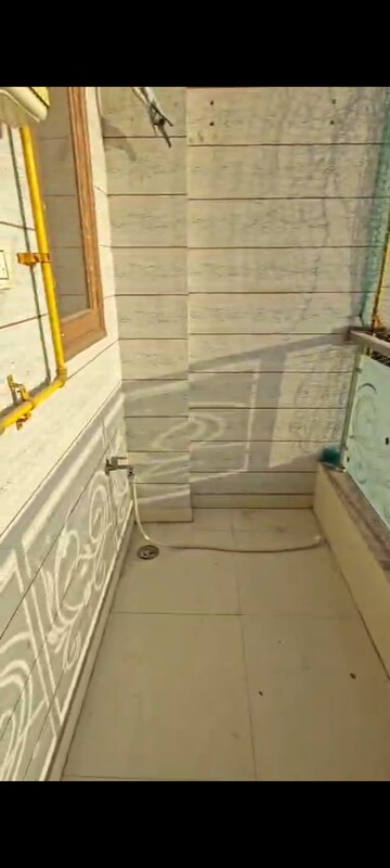 Balcony in 2 BHK Builder Floor at Mahavir Enclave 1 – for Rent