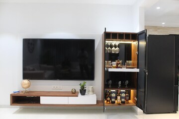 Furnished Amenities in 4 BHK Apartment at Vastrapur – for Rent