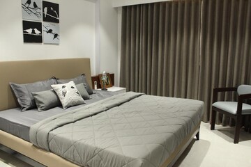 Bedroom in 4 BHK Apartment at Vastrapur – for Rent