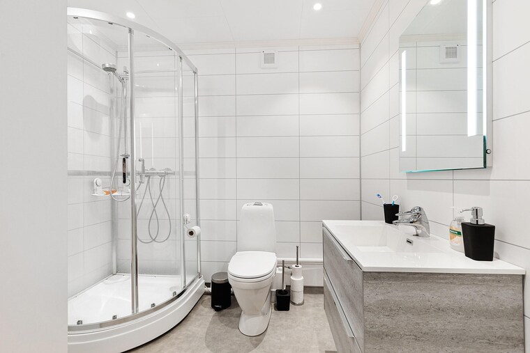 Bathroom, signature-global-cloverdale 4 Bedroom 3480 Sq.Ft. Apartment In Sector 71 Gurgaon 9005214