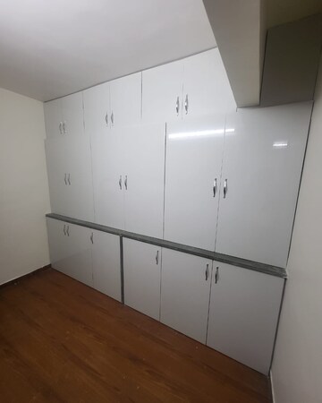 Furnished Amenities in 4 BHK Apartment at Vastrapur – for Rent