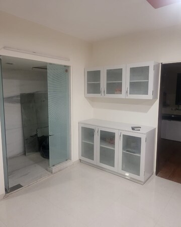 Furnished Amenities in 4 BHK Apartment at Vastrapur – for Rent