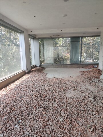  Showroom For Rent in Green Park