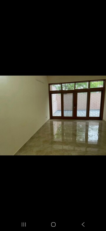 Room in 4 BHK Builder Floor at Lokvihar Apartment, Pitampura – for Rent